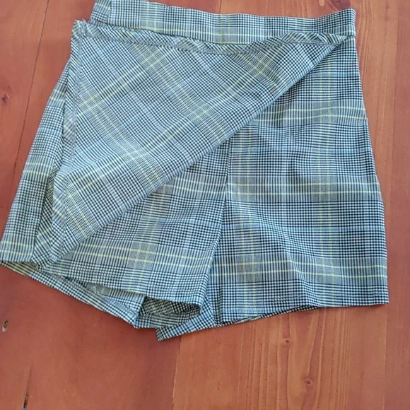 Plaid Mini skort - Picture 2 of 3